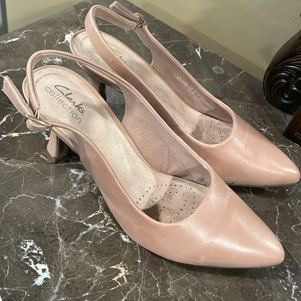 Nude heels 👠